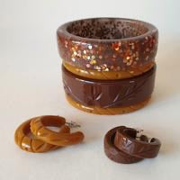 Bow and Crossbones Billie Lucite Confetti Bracelet- Old Fashioned